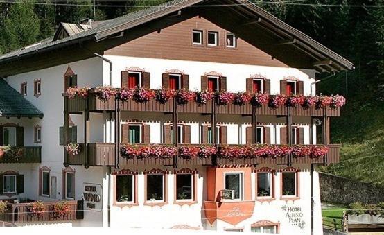Hotel Alpino Plan Sëlva di Val Gardena Eksteriør billede